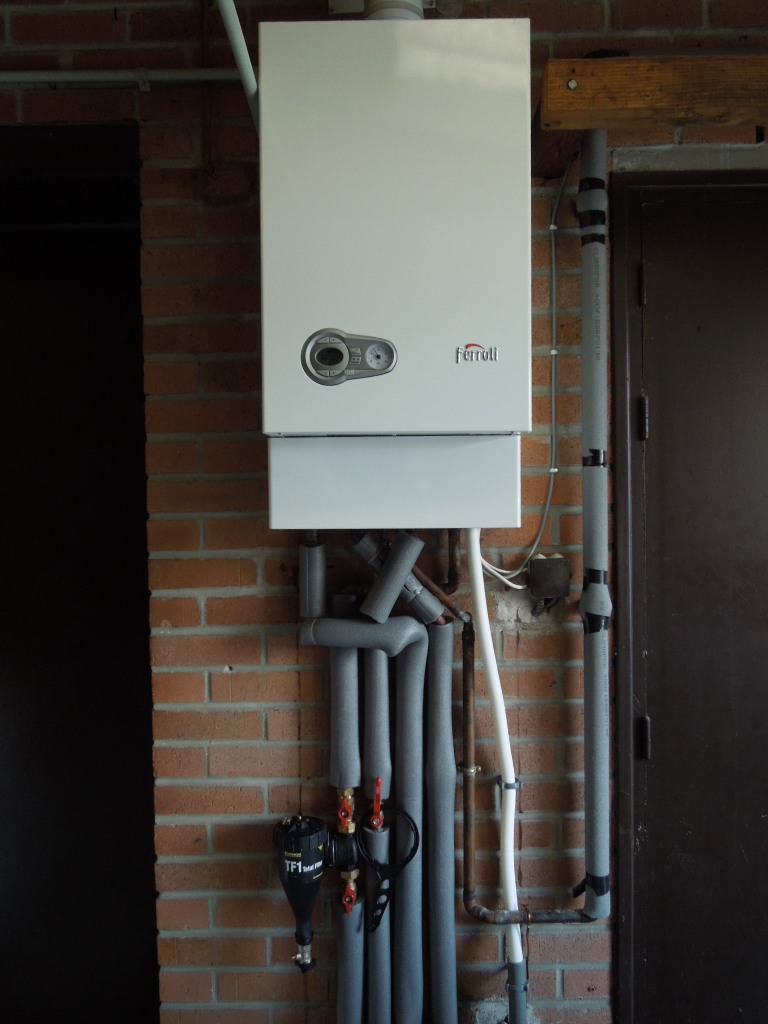 Installation d'une chaudière gaz à condensation Ferroli Bluehelix 25C