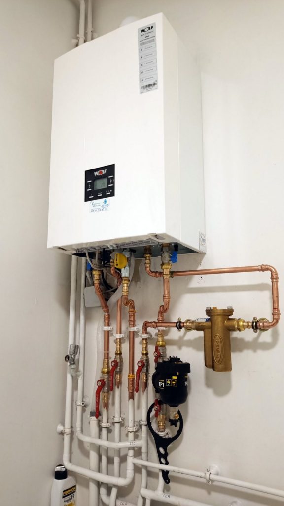 Installation d'une chaudière Wolf gaz murale instantanée FGB